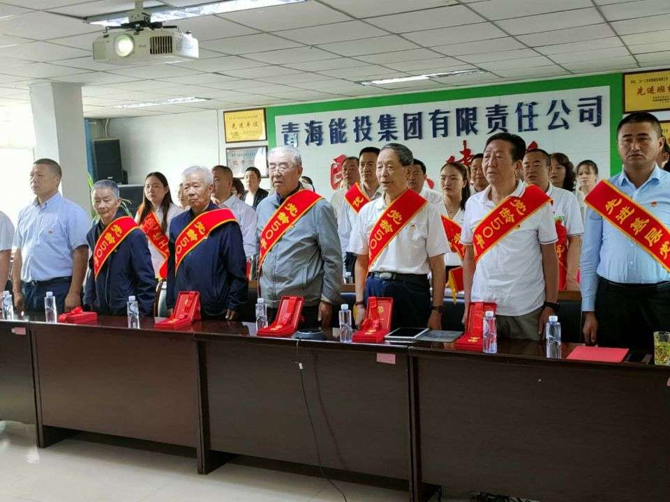 唱國歌.jpg