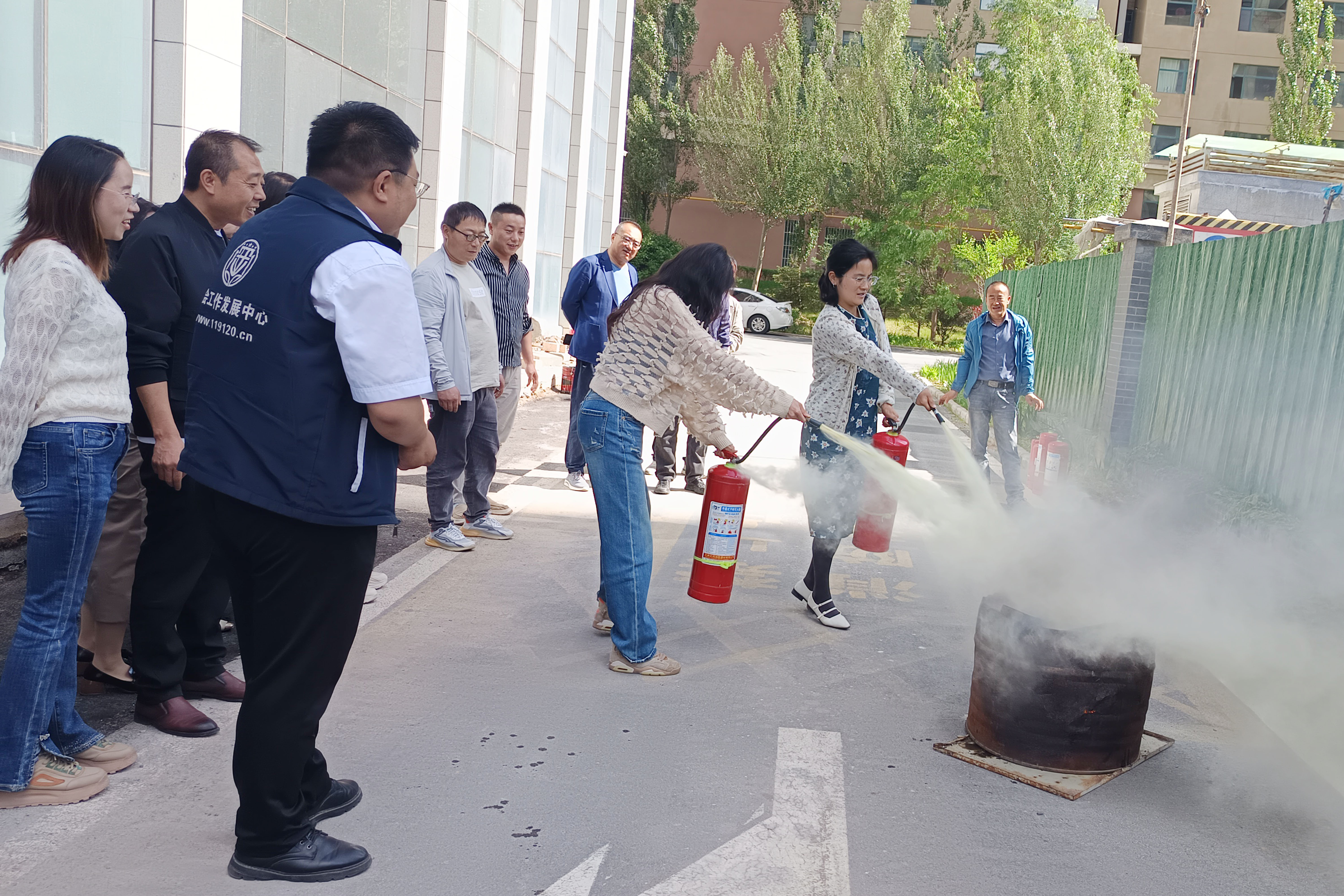 集團(tuán)消防演練1.jpg